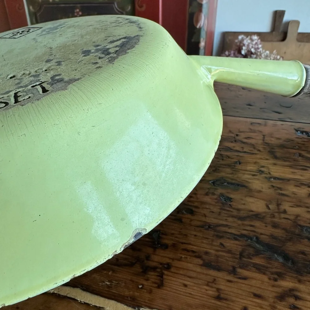 Vintage 50s/60s LeCreuset wooden handle enamel cast iron pan, yellow 28